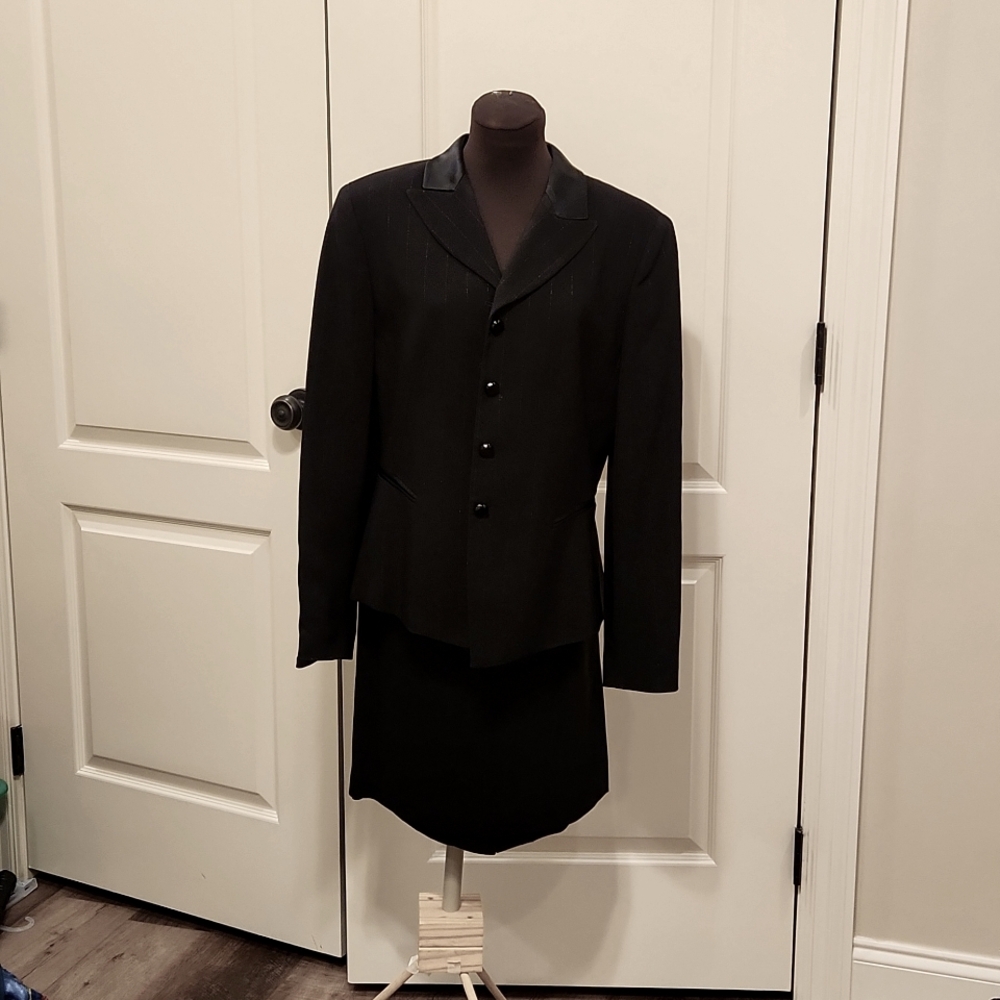 Tahari Women's Suit and suit sz 10